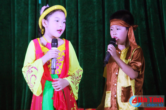 ra mat cau lac bo dan ca vi giam phuong ha huy tap