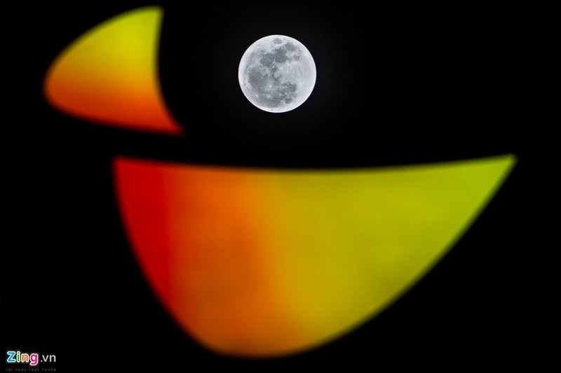 sieu trang lon nhat 70 nam tren bau troi viet nam