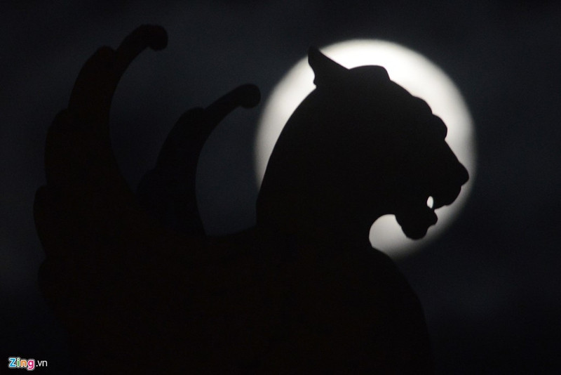 sieu trang lon nhat 70 nam tren bau troi viet nam