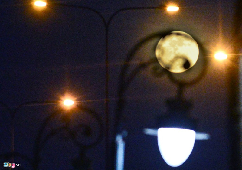 sieu trang lon nhat 70 nam tren bau troi viet nam