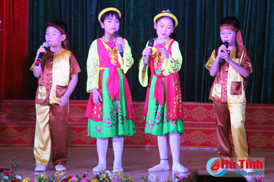 ra mat cau lac bo dan ca vi giam phuong ha huy tap