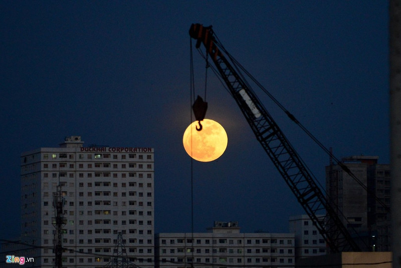 sieu trang lon nhat 70 nam tren bau troi viet nam