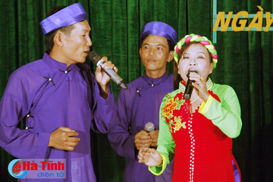 ra mat cau lac bo dan ca vi giam phuong ha huy tap