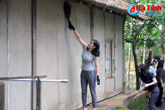 hoi lhpn ha tinh giup dan xay dung nha sach vuon dep