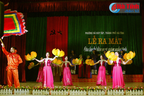 ra mat cau lac bo dan ca vi giam phuong ha huy tap