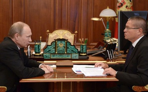 ong putin cach chuc bo truong kinh te bi cao buoc nhan hoi lo