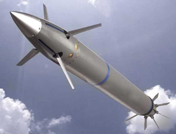 phao tren sieu chien ham cua my dap chieu dan qua dat tien