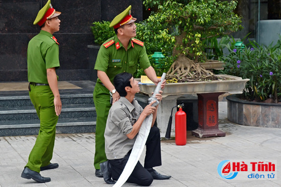 trang bi nghiep vu phong chay cho khach san ha huy