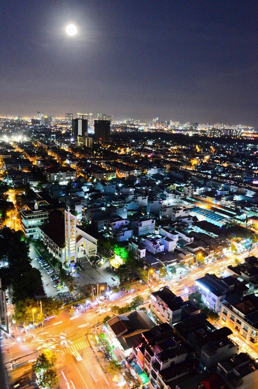 sieu trang lon nhat 70 nam tren bau troi viet nam