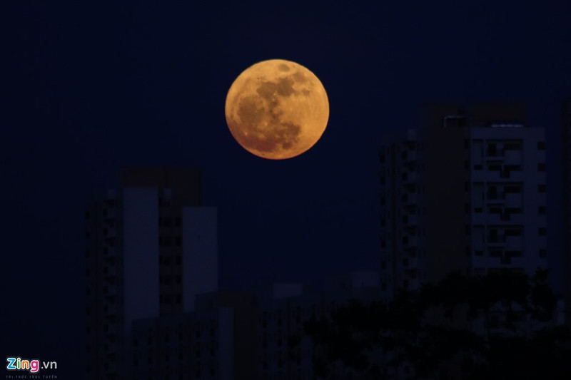 sieu trang lon nhat 70 nam tren bau troi viet nam