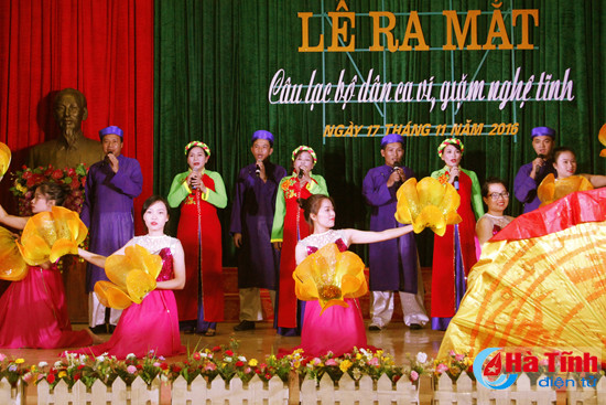 ra mat cau lac bo dan ca vi giam phuong ha huy tap