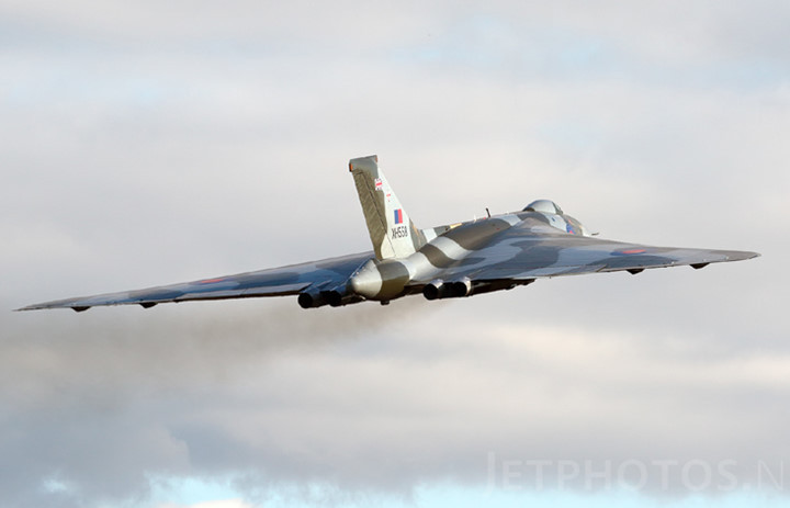 suc manh khung khiep cua than lua avro 698 vulcan b2