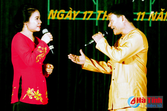 ra mat cau lac bo dan ca vi giam phuong ha huy tap