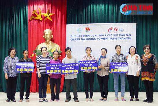 nguyen pho chu tich nuoc truong my hoa tham ba con vung lu ha tinh