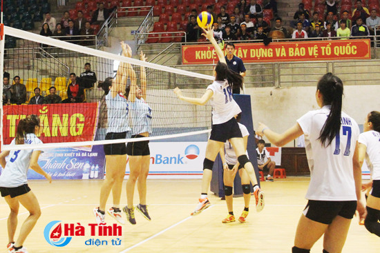 nhung bong hong tai giai bong chuyen tre cup cac clb toan quoc