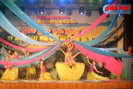 an tuong dem giao luu van nghe ky niem ngay nha giao