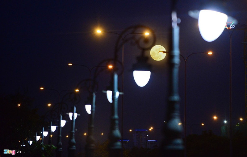 sieu trang lon nhat 70 nam tren bau troi viet nam