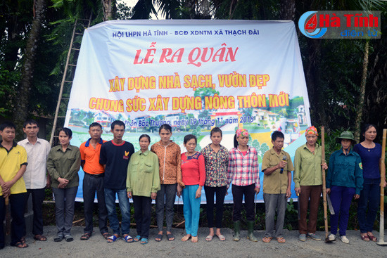 hoi lhpn ha tinh giup dan xay dung nha sach vuon dep