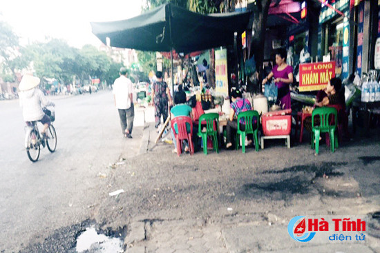 tai dien canh ban hang rong truoc cong bvdk ha tinh