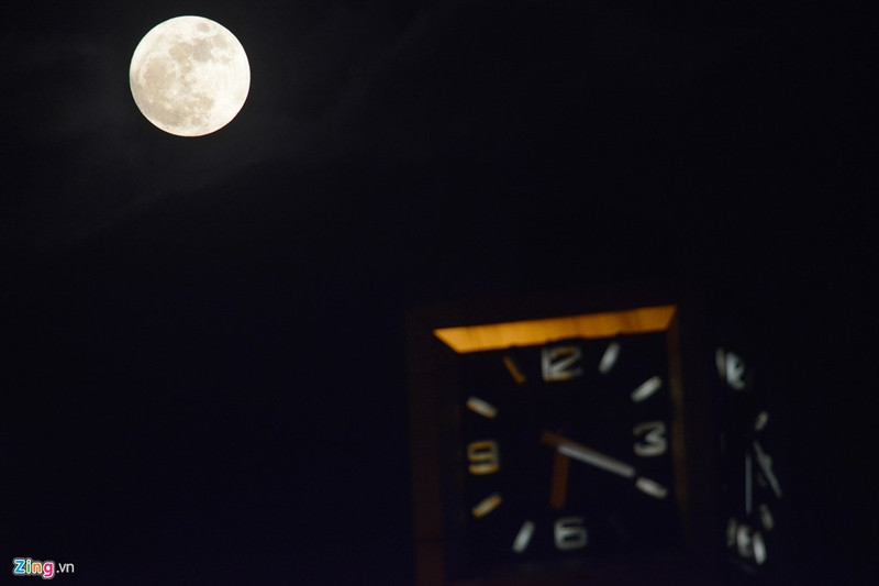 sieu trang lon nhat 70 nam tren bau troi viet nam