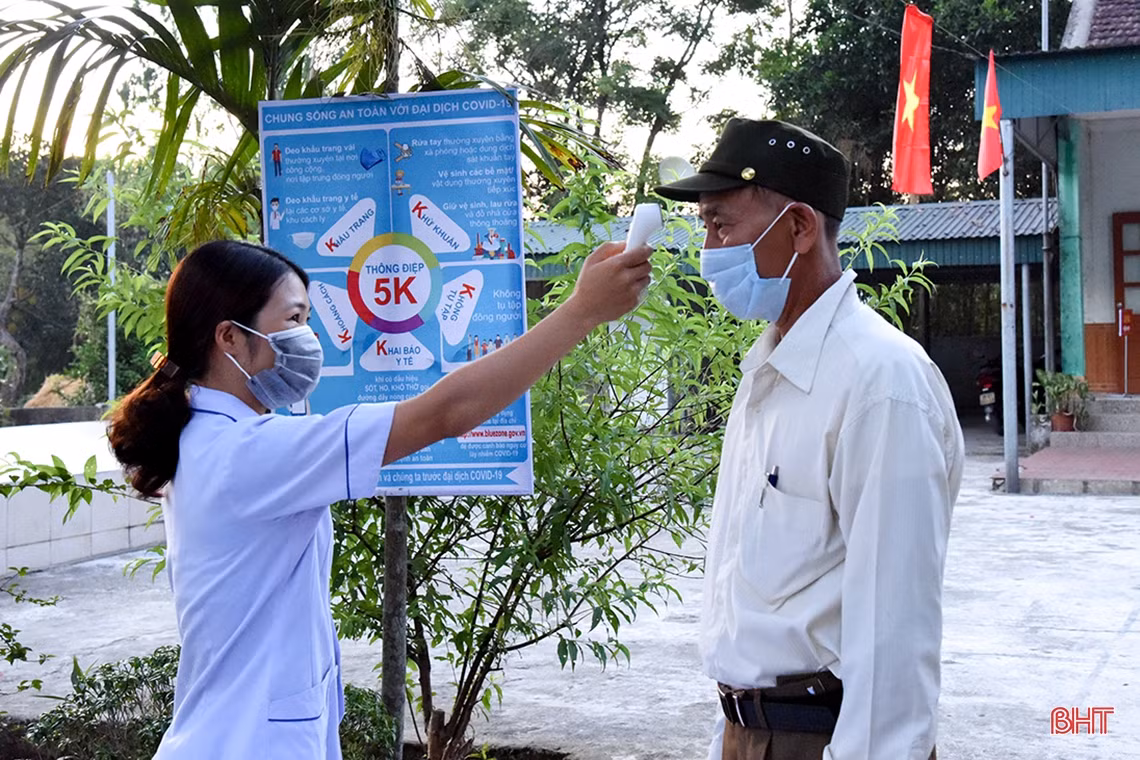 Cử tri Hà Tĩnh náo nức bầu chọn người đại biểu Nhân dân