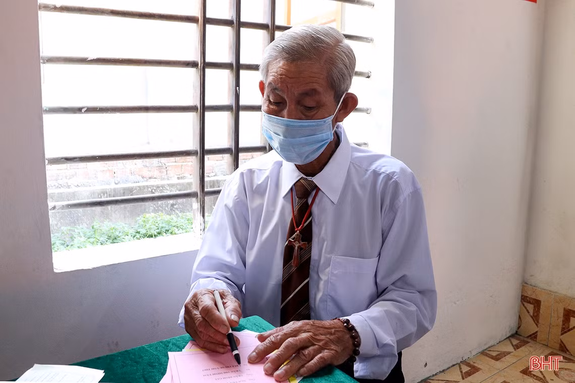 Cử tri Hà Tĩnh náo nức bầu chọn người đại biểu Nhân dân