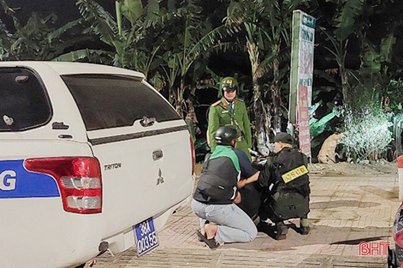 Hà Tĩnh: Truy bắt đối tượng tàng trữ ma túy, thu giữ nhiều “hàng nóng”