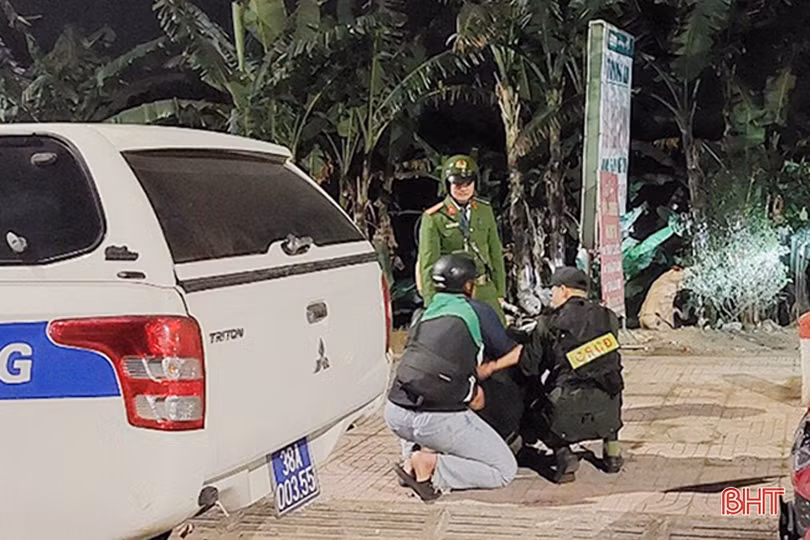 Hà Tĩnh: Truy bắt đối tượng tàng trữ ma túy, thu giữ nhiều “hàng nóng”