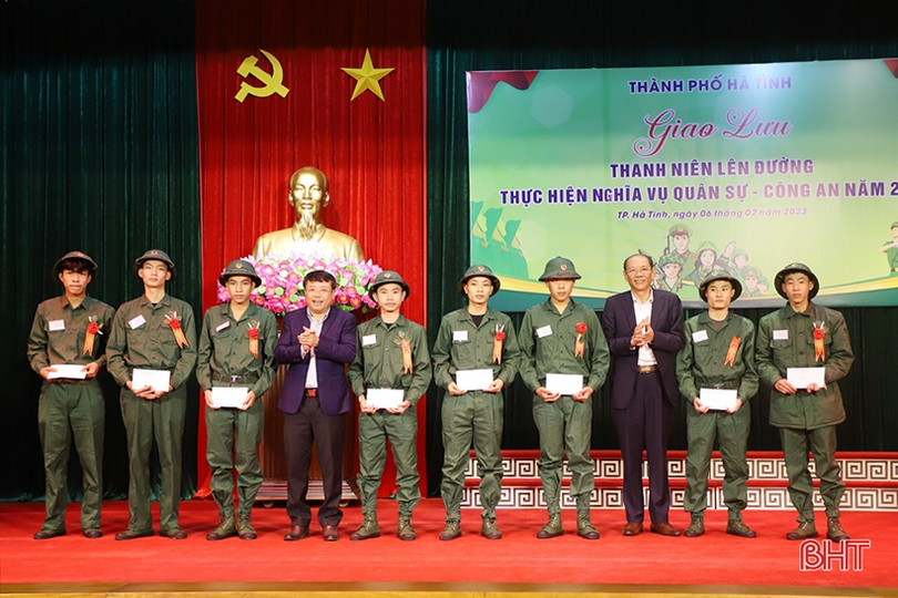 Gặp mặt, giao lưu với 69 tân binh TP Hà Tĩnh trước ngày nhập ngũ