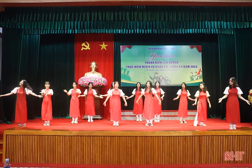 Gặp mặt, giao lưu với 69 tân binh TP Hà Tĩnh trước ngày nhập ngũ