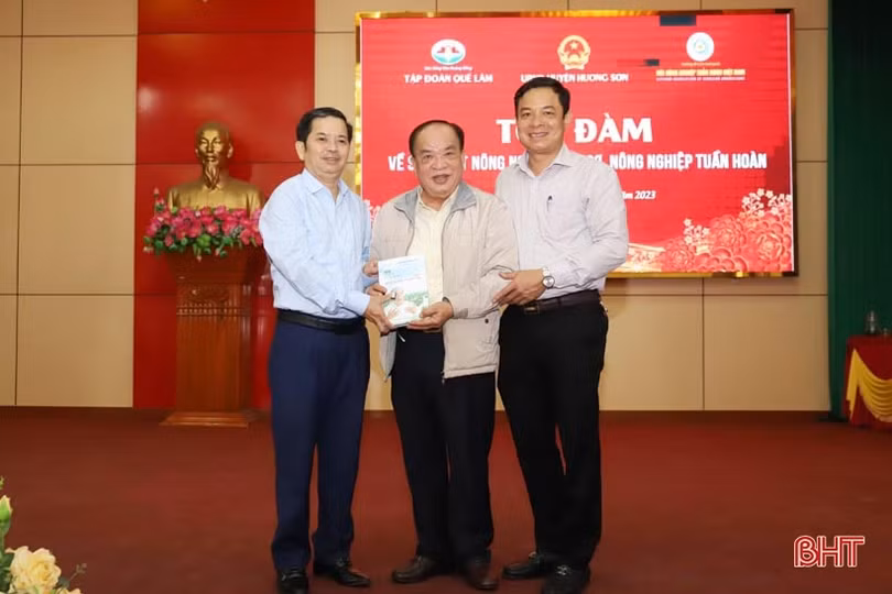 Công ty Quế Lâm chia sẻ kinh nghiệm sản xuất nông nghiệp hữu cơ với nông dân Hà Tĩnh