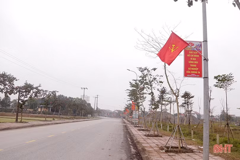 Cần đảm bảo quy định, trang trọng khi treo cờ Tổ quốc, cờ Đảng ở Hà Tĩnh