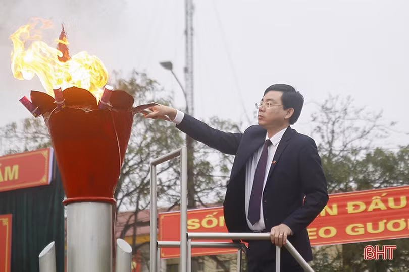 Tân binh Hà Tĩnh lên đường làm nghĩa vụ với Tổ quốc