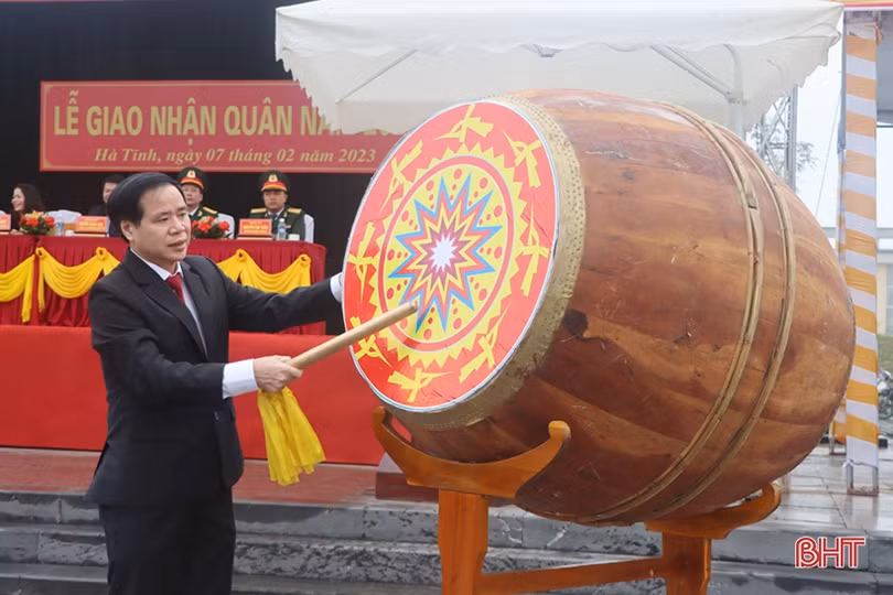 Tân binh Hà Tĩnh lên đường làm nghĩa vụ với Tổ quốc