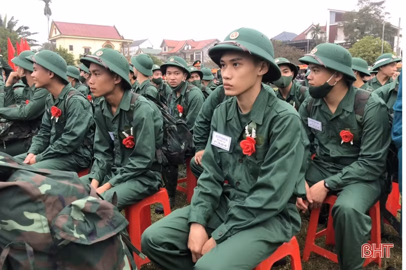 Sáng nay, 1.445 thanh niên Hà Tĩnh lên đường tòng quân