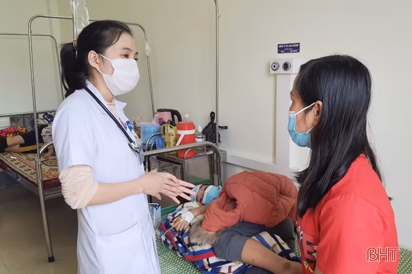 Hà Tĩnh: Thời tiết “ẩm ương”, nhiều học sinh nghỉ học do mắc cúm