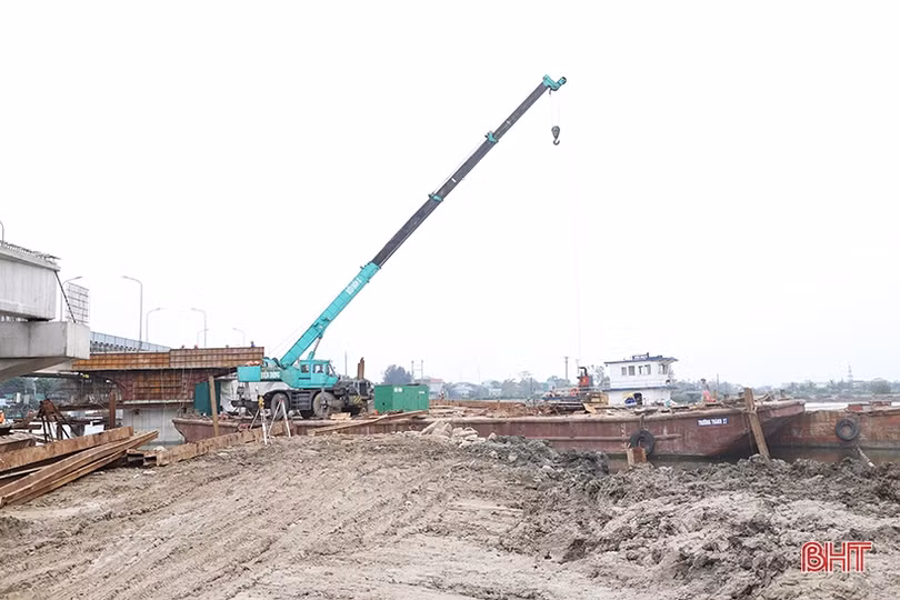 Tập trung đẩy nhanh giải phóng mặt bằng, tiến độ thi công các công trình giao thông