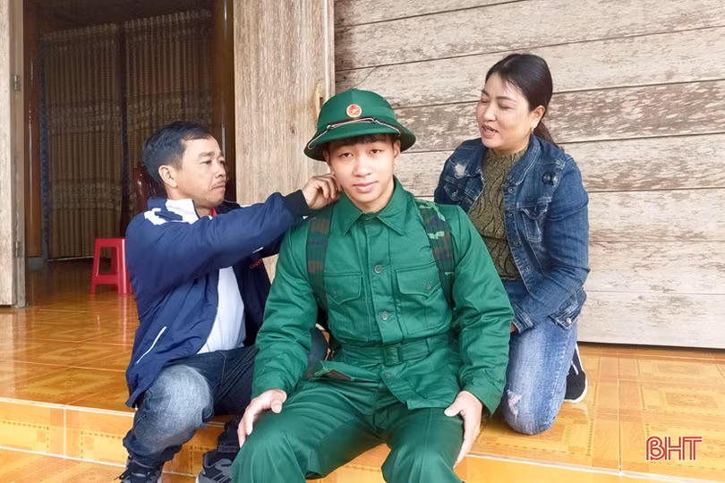 Thanh niên Hà Tĩnh háo hức trước giờ lên đường tòng quân