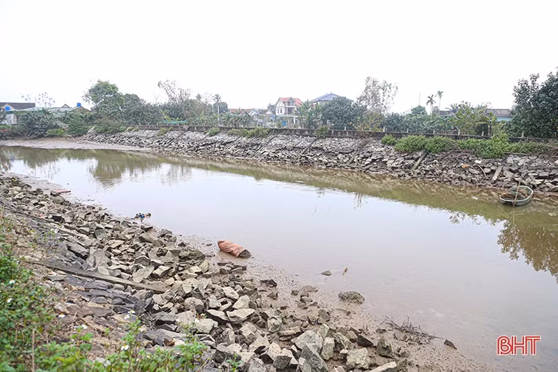 Kênh C2 sạt lở nghiêm trọng, người dân Lộc Hà bất an!