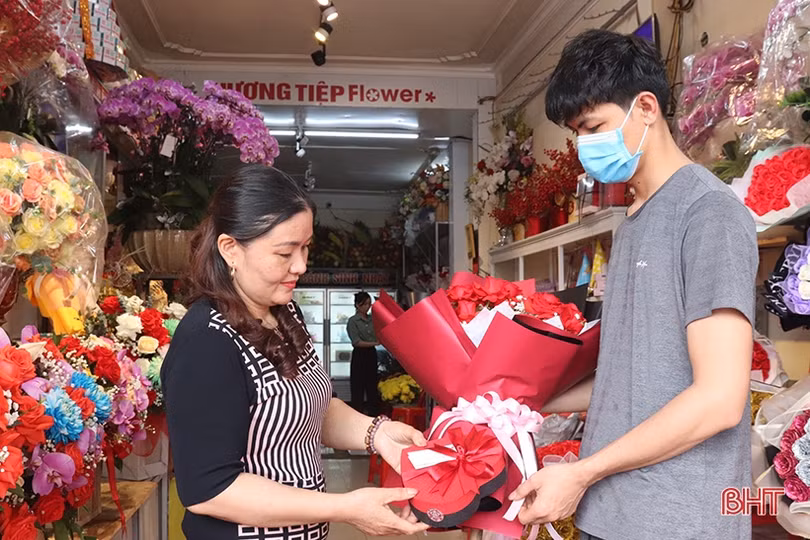 Đa dạng thị trường quà tặng ngày lễ tình nhân ở Hà Tĩnh