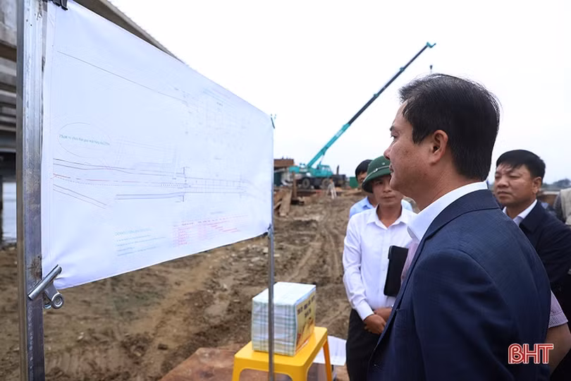 Tập trung đẩy nhanh giải phóng mặt bằng, tiến độ thi công các công trình giao thông