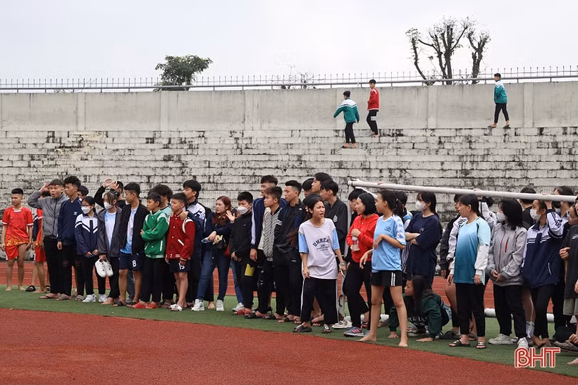 Hơn 400 VĐV tranh tài Đại hội Điền kinh - Thể thao học sinh phổ thông TP Hà Tĩnh