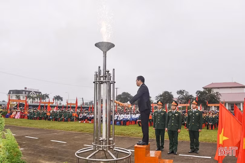 Tân binh Hà Tĩnh lên đường làm nghĩa vụ với Tổ quốc