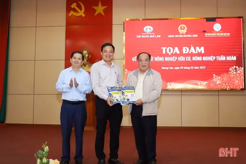 Công ty Quế Lâm chia sẻ kinh nghiệm sản xuất nông nghiệp hữu cơ với nông dân Hà Tĩnh