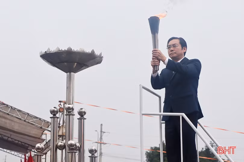 Tân binh Hà Tĩnh lên đường làm nghĩa vụ với Tổ quốc