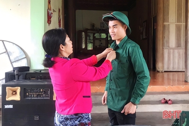 Sáng nay, 1.445 thanh niên Hà Tĩnh lên đường tòng quân