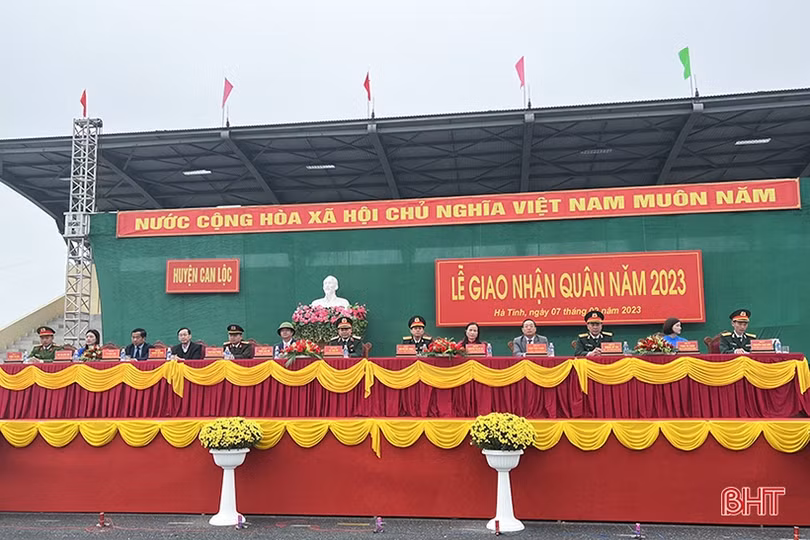 Tân binh Hà Tĩnh lên đường làm nghĩa vụ với Tổ quốc
