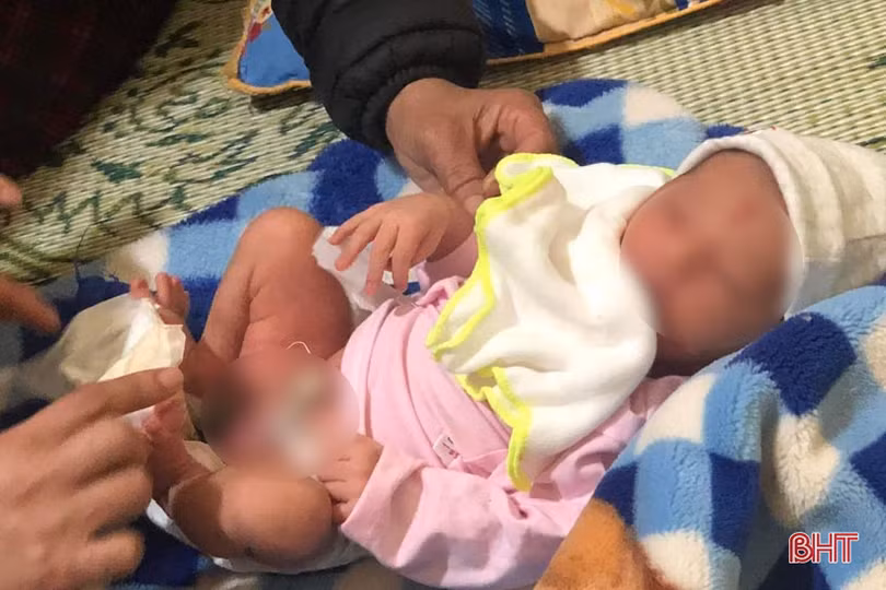 Tìm lại người thân cho bé gái sơ sinh nặng 3kg bị bỏ rơi ở Hương Sơn