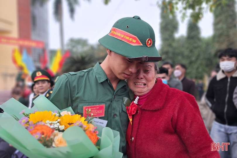Sáng nay, 1.445 thanh niên Hà Tĩnh lên đường tòng quân