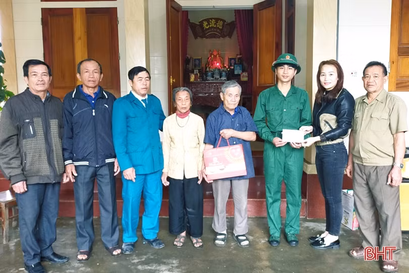 Thanh niên Hà Tĩnh háo hức trước giờ lên đường tòng quân